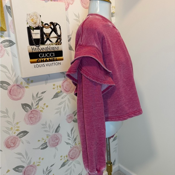 7 For All Mankind Medium Ruffle
Cropped Sweatshirt Pullover Raspberry - Picture 3 of 9